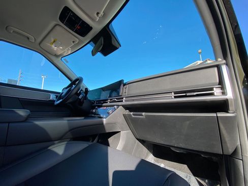 Used 2025 Hyundai Santa Fe SEL FWD image 38