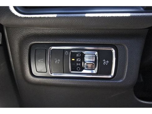 Used 2020 Lincoln Corsair FWD w/ Premium Package image 19