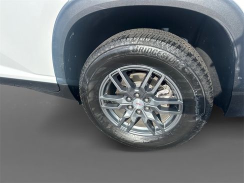 Used 2025 GMC Acadia Elevation image 8