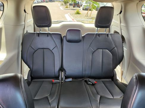 Used 2024 Chrysler Pacifica Touring-L FWD image 26