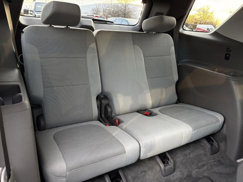 Used 2020 Chevrolet Traverse LT image 19