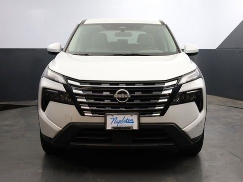 Used 2025 Nissan Rogue SV image 3