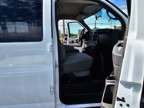 Used 2014 GMC Savana 2500 RWD image 23