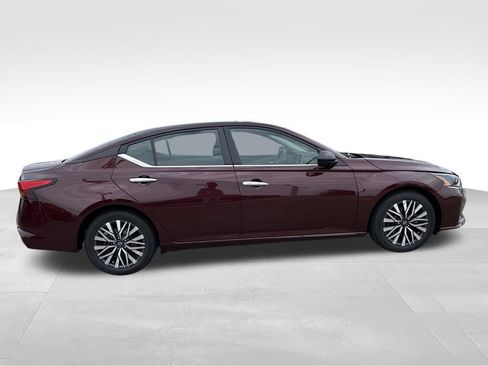 Used 2024 Nissan Altima 2.5 SV FWD image 22