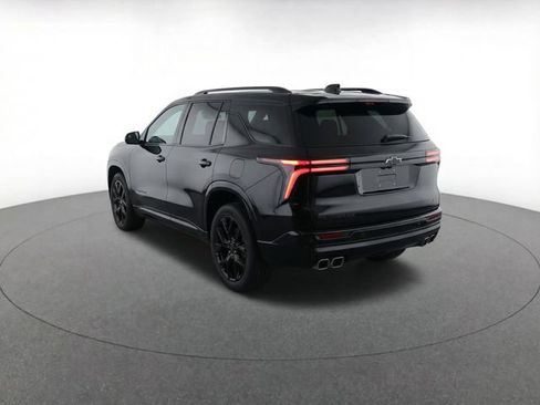Used 2025 Chevrolet Traverse RS image 3