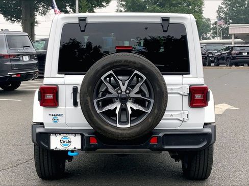 Used 2024 Jeep Wrangler Unlimited w/ Convenience Group AWD/4WD image 4