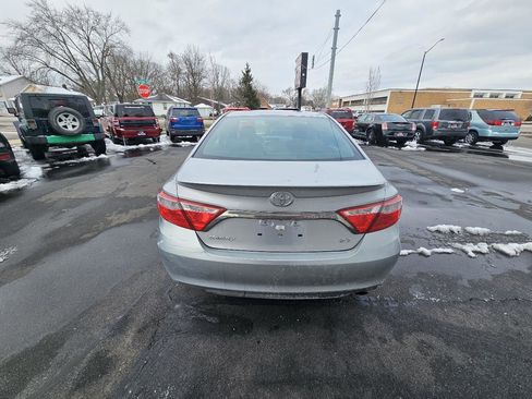 Used 2016 Toyota Camry SE image 8