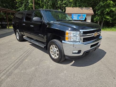 Used 2014 Chevrolet Silverado 2500 LT w/ Interior Plus Package AWD/4WD image 8