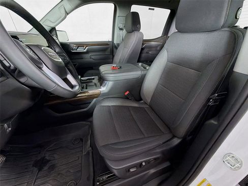 Used 2025 GMC Sierra 1500 Elevation image 11