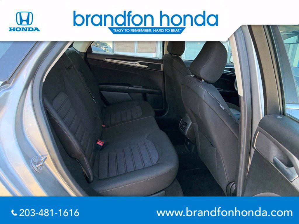 Used 2020 Ford Fusion SE FWD image 27