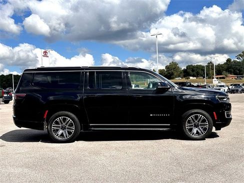 Used 2024 Jeep Wagoneer L Series II w/ Flexible Seating Group image 9