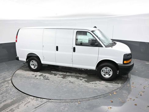 New 2025 GMC Savana 2500 w/ Driver Convenience Package image 32