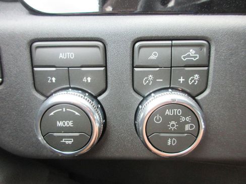 New 2026 GMC Sierra 1500 Elevation w/ Elevation Premium Package AWD/4WD image 19