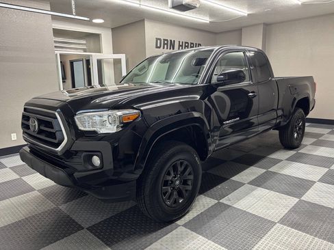 Used 2020 Toyota Tacoma SR5 AWD/4WD image 2