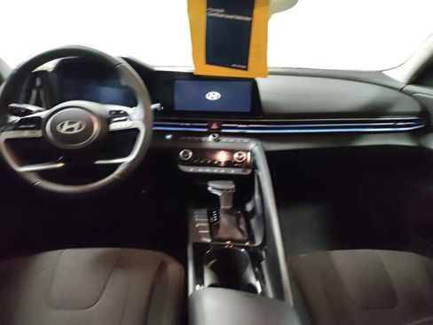 Certified 2025 Hyundai Elantra SEL image 10