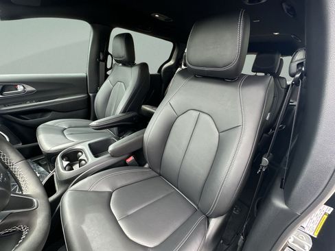 New 2026 Chrysler Pacifica Select FWD image 53