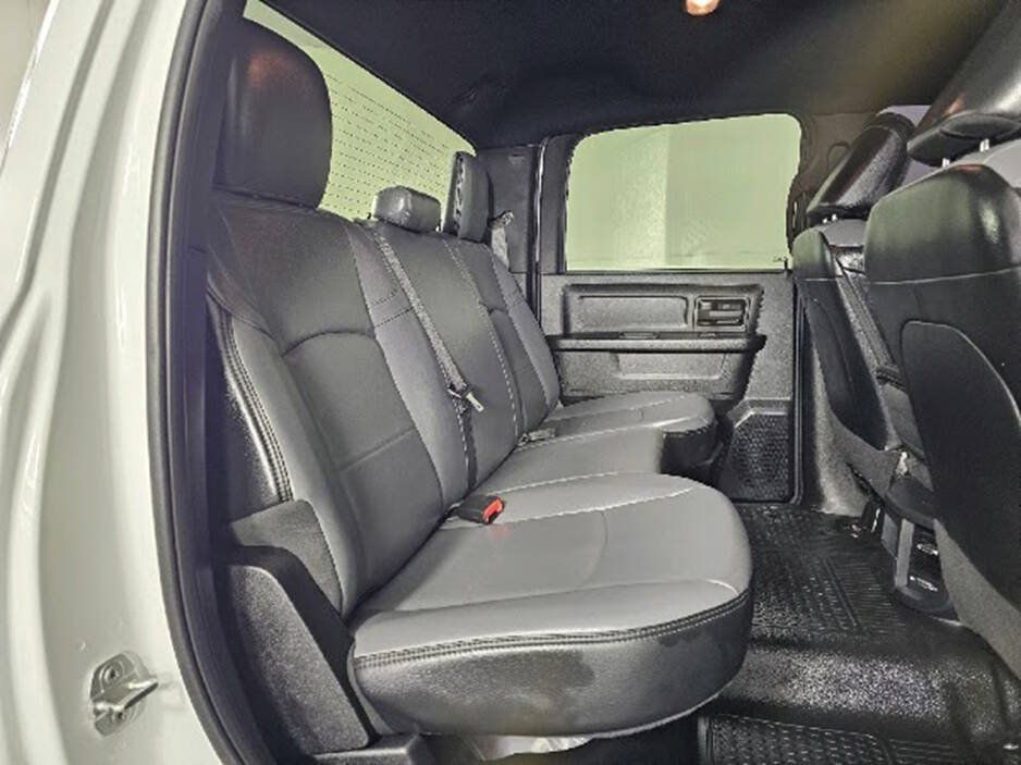 Used 2024 RAM 2500 Tradesman w/ Chrome Appearance Group AWD/4WD image 17