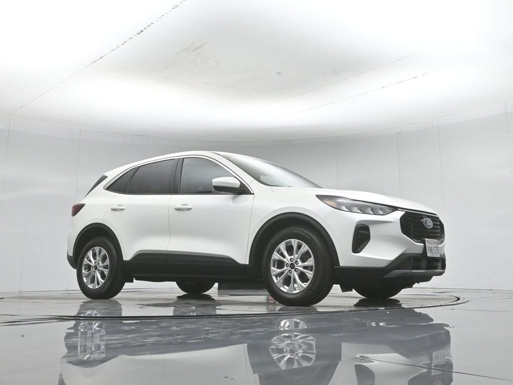 Used 2023 Ford Escape Active w/ Tech Pack #2 FWD image 4