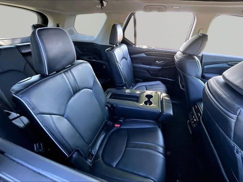 Used 2025 Honda Pilot Elite image 19