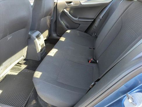 Used 2016 Volkswagen Jetta SE image 12