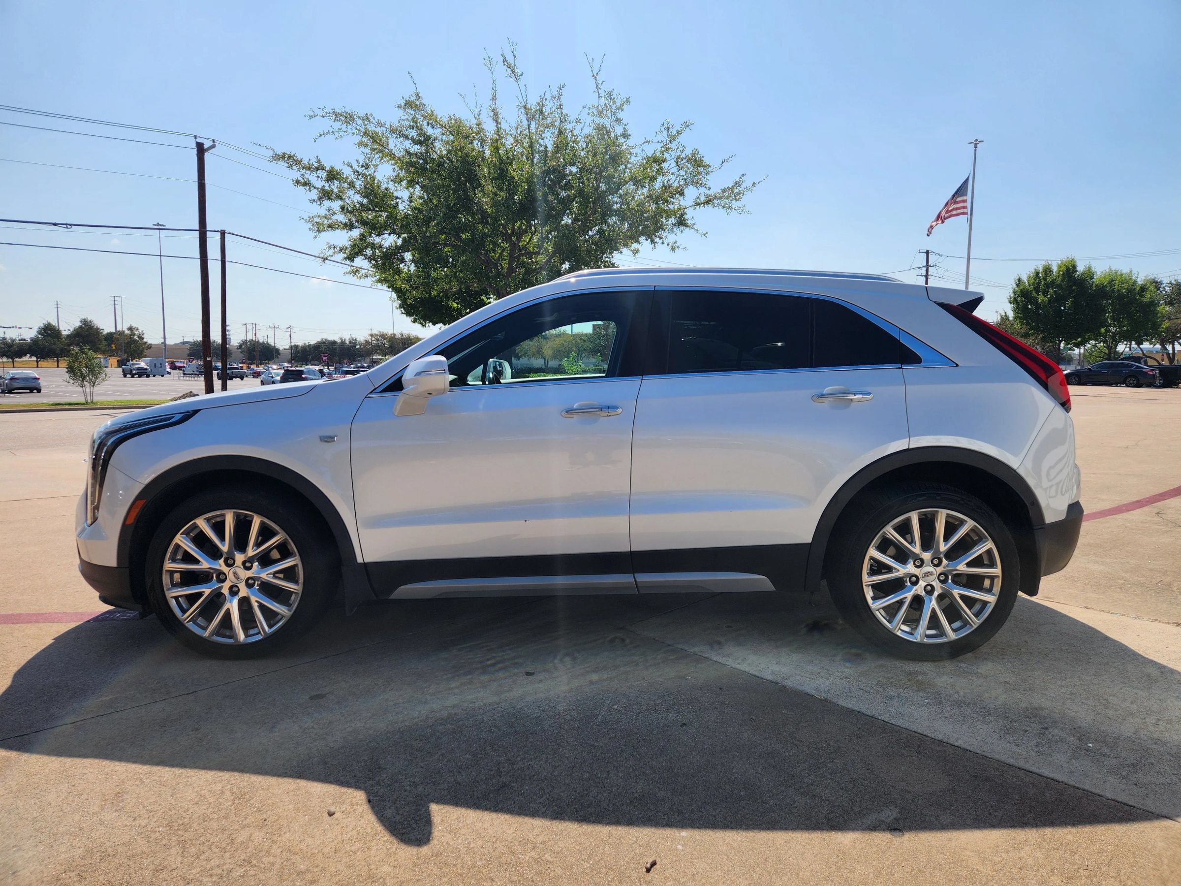 Used 2019 Cadillac XT4 Premium Luxury w/ Technology Package AWD/4WD image 2