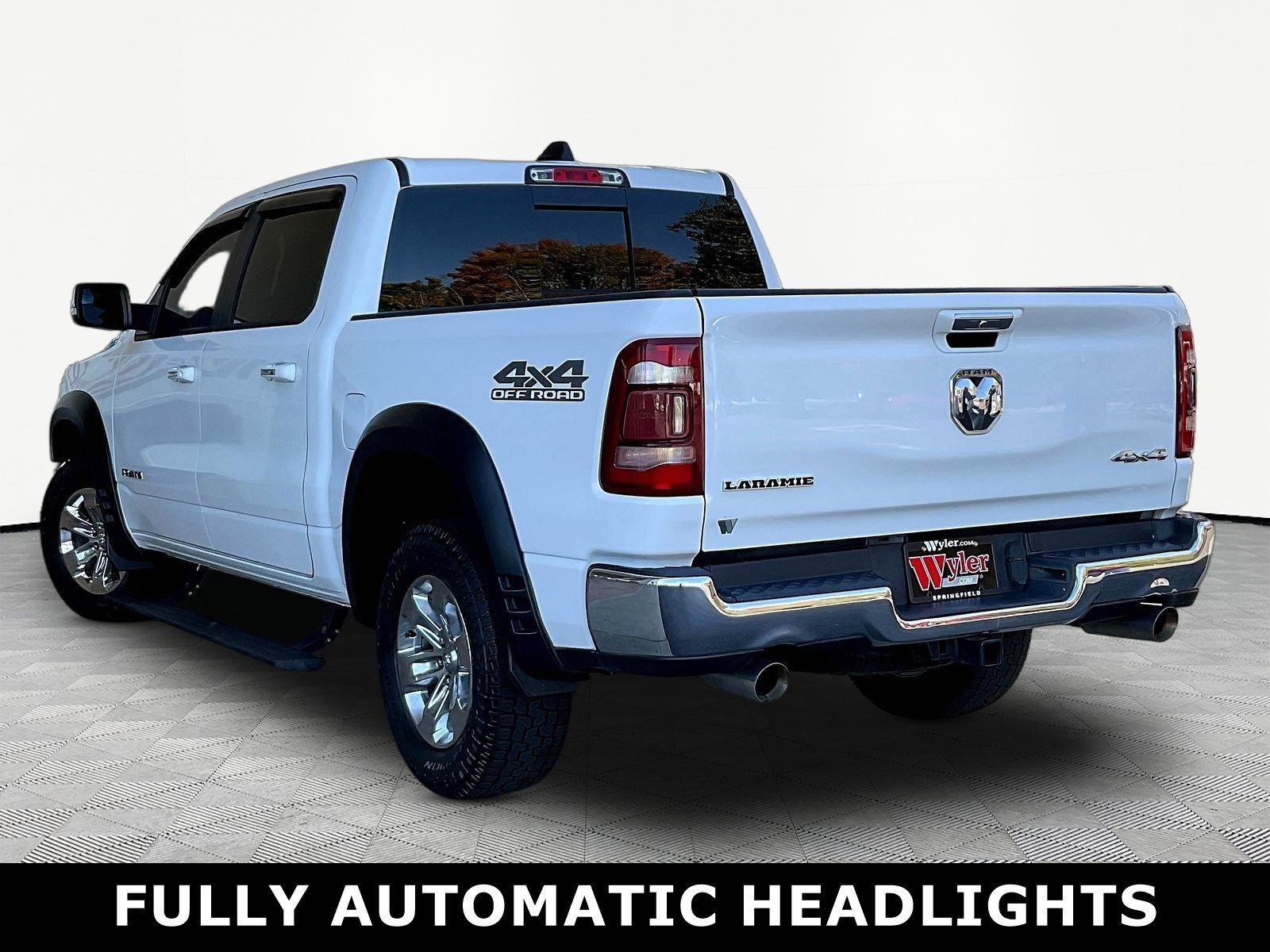 Used 2020 RAM 1500 Laramie w/ Off Road Group AWD/4WD image 4