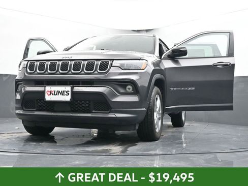 Used 2024 Jeep Compass Latitude image 80