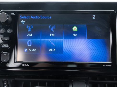 Used 2018 Toyota C-HR XLE image 32