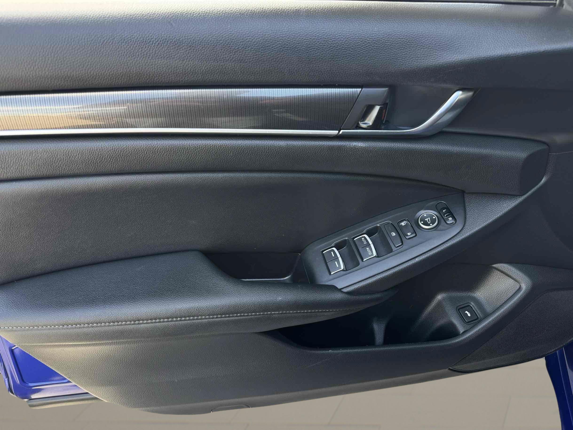 Used 2019 Honda Accord Sport image 5