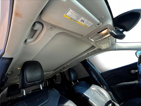 Used 2019 Jeep Cherokee Limited w/ Luxury Group image 29