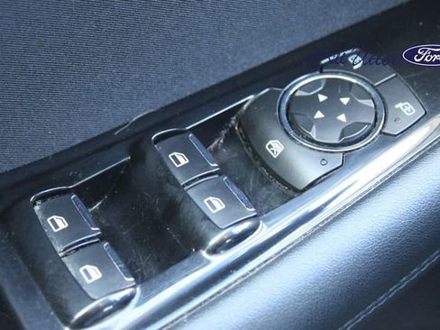 Used 2018 Ford Edge SEL image 22