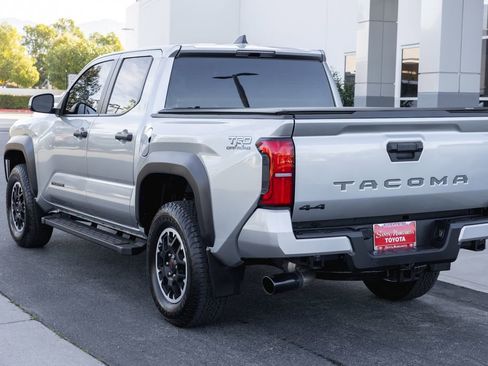 Certified 2024 Toyota Tacoma TRD Off-Road image 7