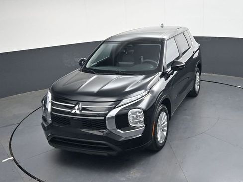 Used 2025 Mitsubishi Outlander ES image 20