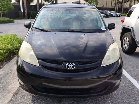 Used 2009 Toyota Sienna XLE FWD image 5