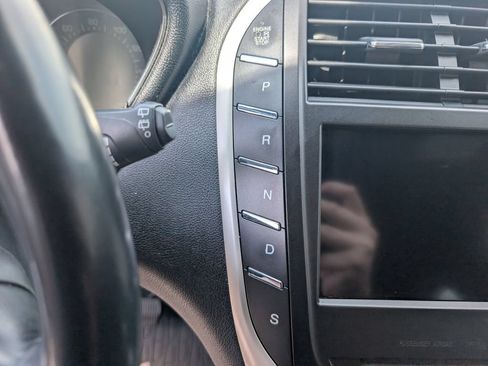 Used 2018 Lincoln MKC Reserve FWD image 16
