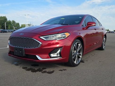 Used 2019 Ford Fusion Titanium AWD/4WD image 2