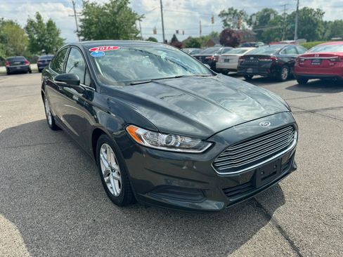 Used 2015 Ford Fusion SE image 4