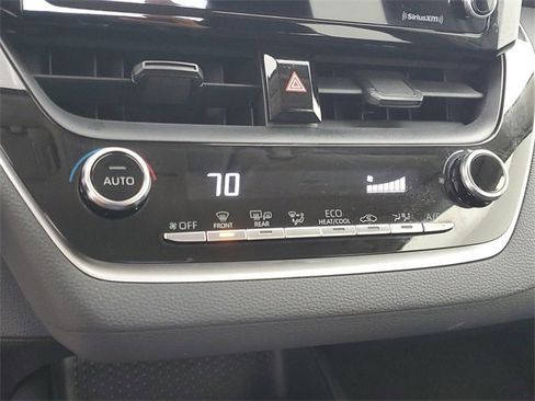 Used 2021 Toyota Corolla LE image 29