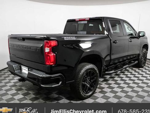 Used 2026 Chevrolet Silverado 1500 LT Trail Boss w/ LT Trail Boss Premium Package AWD/4WD image 3