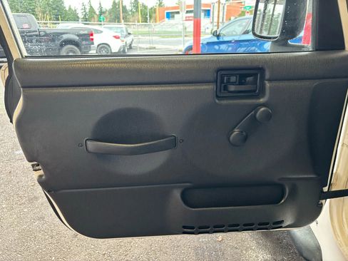 Used 2004 Jeep Wrangler X image 12