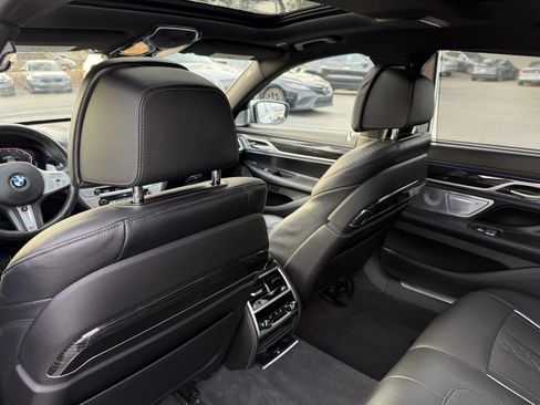 Used 2022 BMW 750i xDrive w/ Executive Package image 27