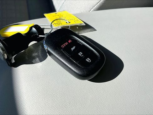 Used 2023 Honda HR-V LX image 15