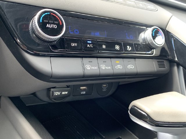 Used 2025 Hyundai Elantra SEL FWD image 30