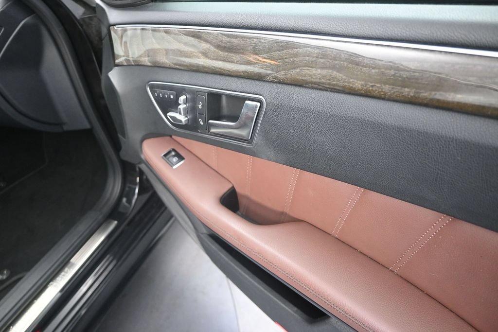 Used 2016 Mercedes-Benz E 350 4MATIC Sedan image 23