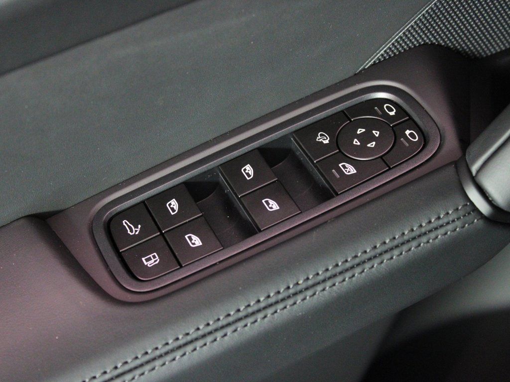 Certified 2026 Porsche Cayenne E-Hybrid Coupe AWD/4WD image 15