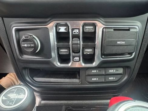 Used 2019 Jeep Wrangler Unlimited Sahara w/ Quick Order Package 24M Moab AWD/4WD image 28