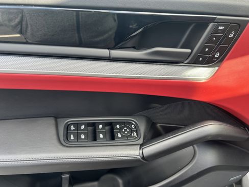 Used 2024 Porsche Cayenne image 23