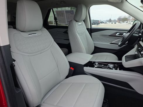 Used 2025 Ford Explorer Platinum w/ LUX Leather Package image 18