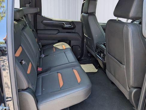 Certified 2025 GMC Sierra 1500 AT4 w/ Technology Package AWD/4WD image 10