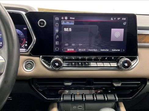 Used 2023 GMC Canyon Denali image 5